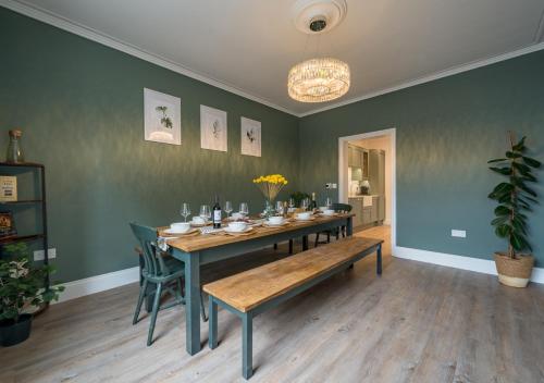 Premium Designer 4 Bedroom Home in Clifton - 3 Bathrooms & Cinema Room photo 17
