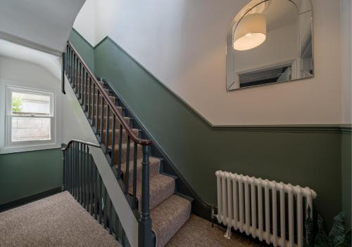 Premium Designer 4 Bedroom Home in Clifton - 3 Bathrooms & Cinema Room photo 34