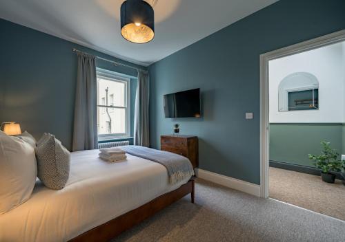 Premium Designer 4 Bedroom Home in Clifton - 3 Bathrooms & Cinema Room photo 26