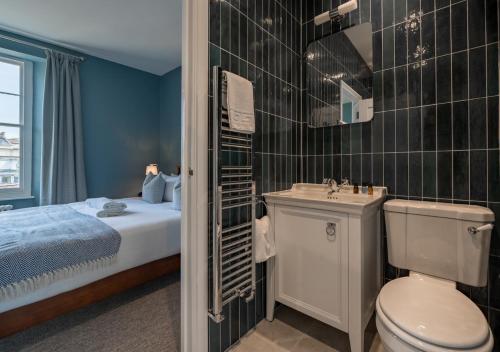 Premium Designer 4 Bedroom Home in Clifton - 3 Bathrooms & Cinema Room photo 7
