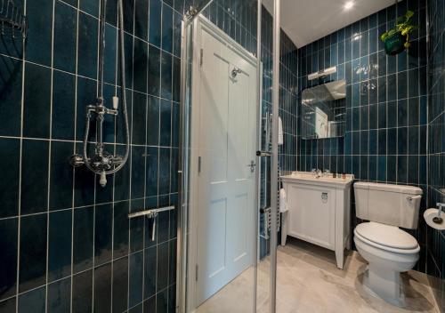 Premium Designer 4 Bedroom Home in Clifton - 3 Bathrooms & Cinema Room photo 14