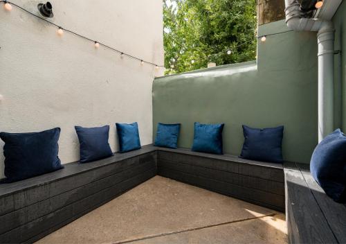 Premium Designer 4 Bedroom Home in Clifton - 3 Bathrooms & Cinema Room photo 52
