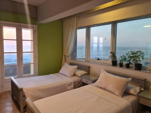 Postel nebo postele na pokoji v ubytování فندق الشاطئ رأس البر-Beach Hotel Ras Elbar