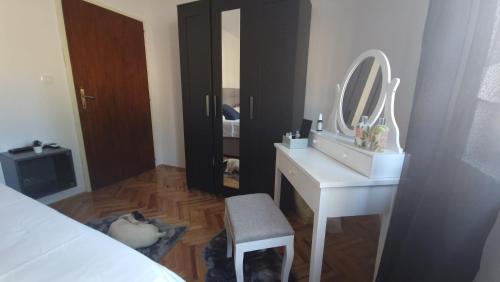 a bedroom with a white vanity and a mirror at Lucy in Selce