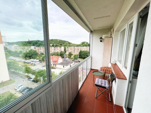 A balcony or terrace at Apartment z widokiem, 10min od morza! Bezpłatny Parking i Wi-Fi