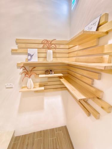 a room with wooden shelves on the wall at 日日和 in Tainan