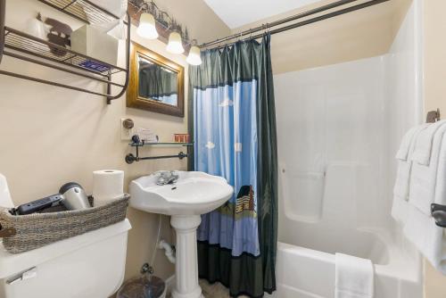 a bathroom with a sink and a shower at Historic Branson Hotel - Hide-A-Way Room with Queen Bed - Downtown - FREE TICKETS INCLUDED in Branson