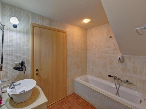 Ένα μπάνιο στο Villa in Crete with Panoramic Views & Beaches