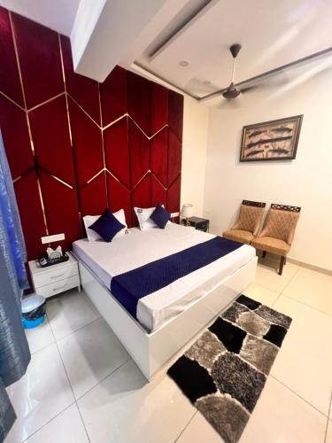 Postel nebo postele na pokoji v ubytování HOTEL KINGS