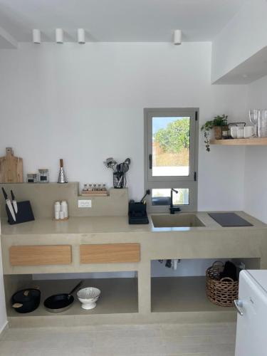 a bathroom with a sink and a mirror at Casa di Amerissa Premium Accommodation in Skiros