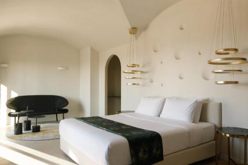Una cama o camas en una habitación de Elysian Retreat