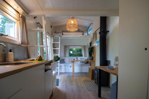 Η κουζίνα ή μικρή κουζίνα στο Tiny House Extra