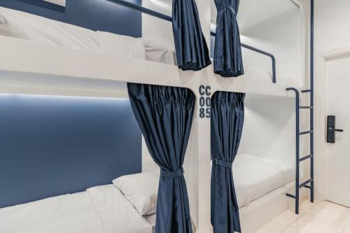 Letto o letti in una camera di Shapel Hostel and Cafe