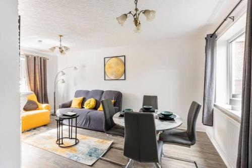 O zonă de relaxare la Lookout 5-Bed House in Darwen Blackburn BB1 Free Parking Roadside