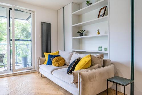 Hello Apartments Chmielna with private parking and balcony