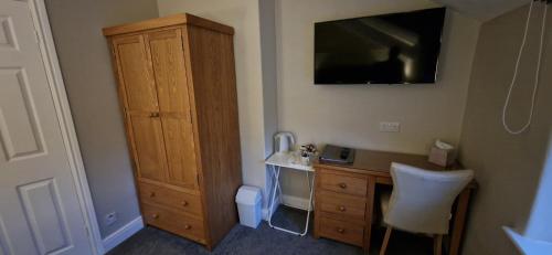 Televisyen dan/atau pusat hiburan di Glencoe Guest House