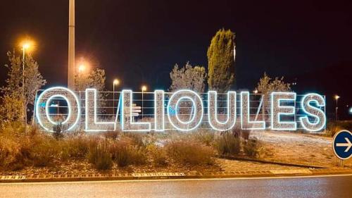 a lit up sign that says old houses at night at Andre in Ollioules