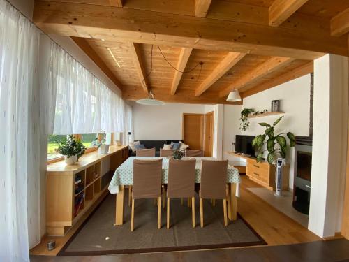 a kitchen and dining room with a table and chairs at Magic Birkenweg in Scharnstein