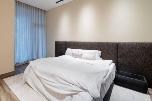 Postel nebo postele na pokoji v ubytování Große Penthouse 170m2 Luxury Wohnung Business Bay Premium Canal View