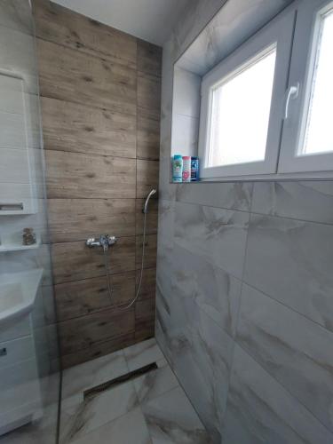 Un baño de Apartman "MEDENI"