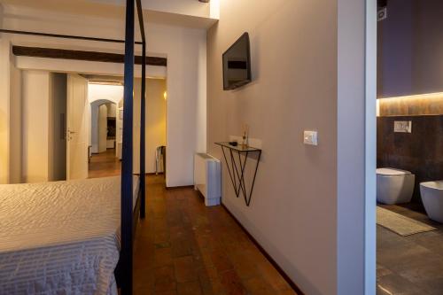 a bedroom with a bed and a bathroom at Villa Ca' Viola Rimini in Rimini