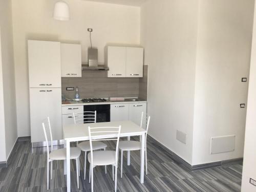 Kuchyň nebo kuchyňský kout v ubytování Residenza Rogiò