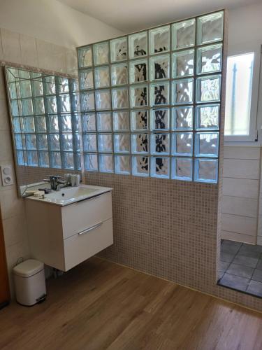 a bathroom with a sink and a mirror at La Toscane in Roquebrune-sur-Argens