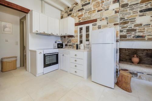 Η κουζίνα ή μικρή κουζίνα στο Zos Suites