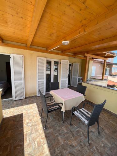 Apartments and Rooms Markovskiにあるキッチンまたは簡易キッチン