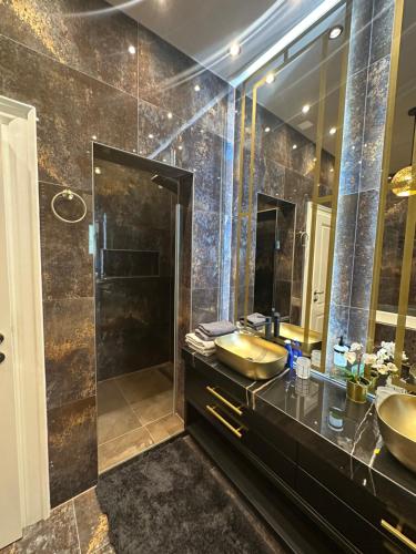 Ένα μπάνιο στο ZeN Luxury Suite