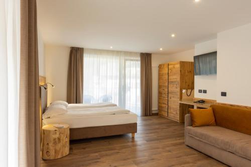 Postel nebo postele na pokoji v ubytování Active Alm Hotel