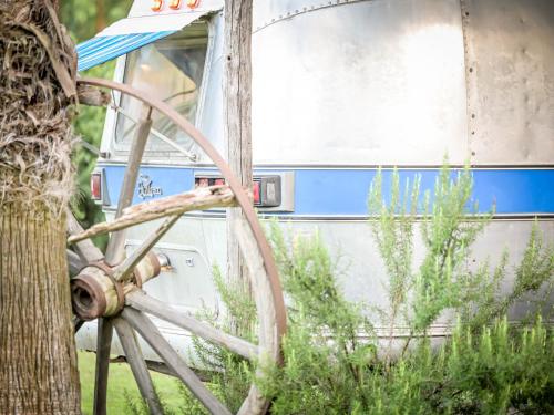 a close up of the front of a bus at PARADISE RANCH in Borgo Sabotino