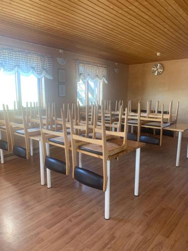 a dining room with a long table and chairs at Gíslaskáli in Bergsstaðir