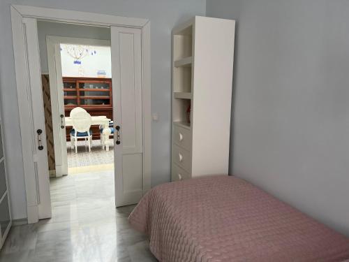 a bedroom with a bed and a dining room at Apartment Palacio de Los Vibora Parking Gratis in Lucena
