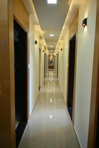 Φωτογραφία από το άλμπουμ του Hotel Royal Ican Sindhubhavan Road στο Αχμενταμπάντ