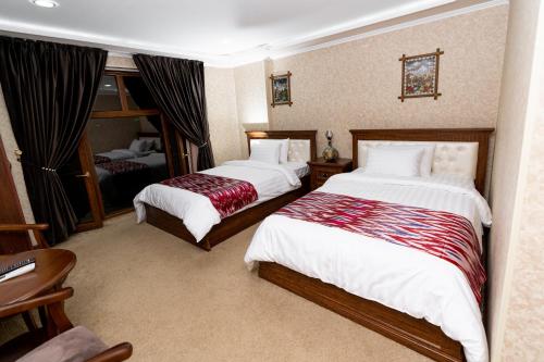 Letto o letti in una camera di CRYSTAL GUEST HOUSE