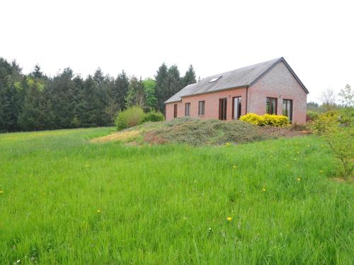 Bungalow in peaceful environment, with lovely views of surrounding green hills