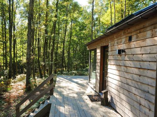 modern chalet for 4 people ideally located in the woods