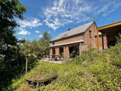 recently modernized villa located on the edge of the Gulf of Durbuy