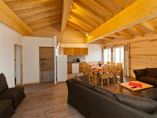 Chalet in Les Menuires by Les Trois Vallées