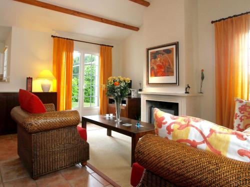 Χώρος καθιστικού στο Villa in France with Pool and Private Garden