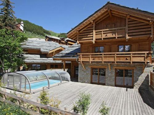 Chalet in Les Deux Alpes with Heated Pool
