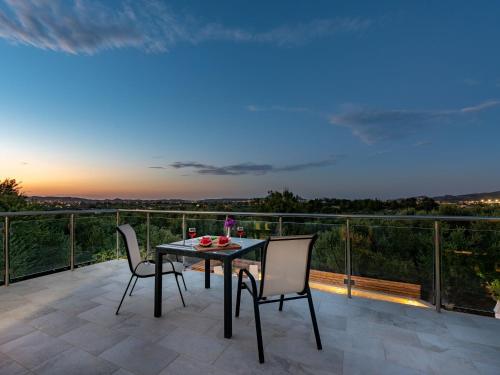 Μπαλκόνι ή βεράντα στο Villa in Zakynthos with Private Pool & Views