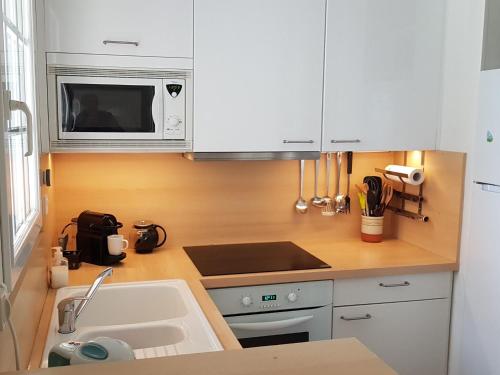 Photo de la galerie de l'établissement Villa with garden near beautiful golf course, à Vasles