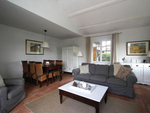 Photo de la galerie de l'établissement Villa with garden near beautiful golf course, à Vasles