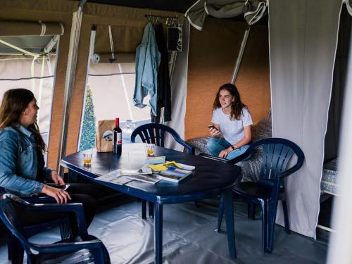 Tetamu yang menginap di Tent Lodge in Nommern near Forest