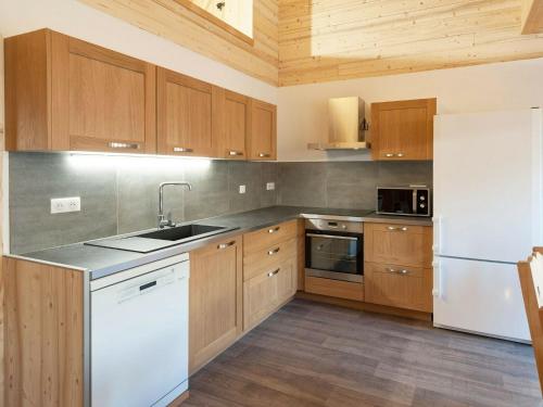 Chalet in Les Menuires by Ski Piste