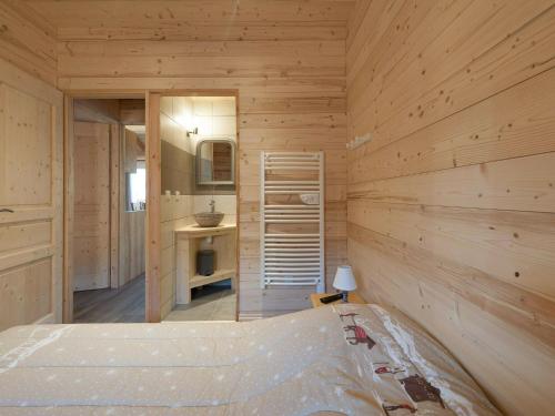 Chalet in Les Menuires by Ski Piste