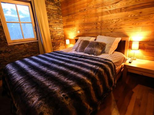 Postel nebo postele na pokoji v ubytování Chalet in Valloire near Ski Slopes