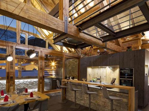 Chalet in Les Deux Alpes with Sauna & Hot Tub